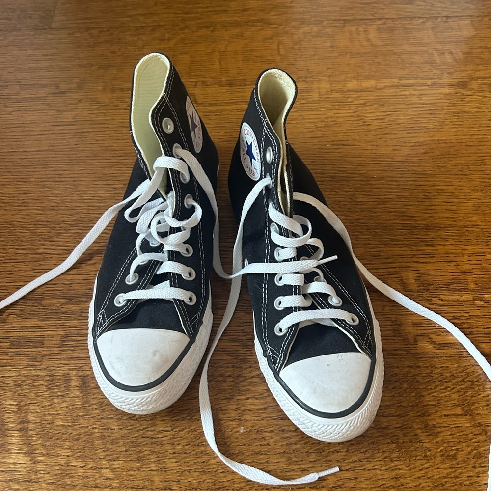 Women’s Black Converse size 8.5